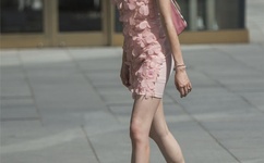 男友解开我内衣揉我胸